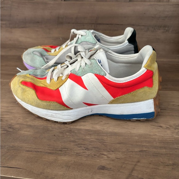 New Balance 327 - Picture 3 of 5